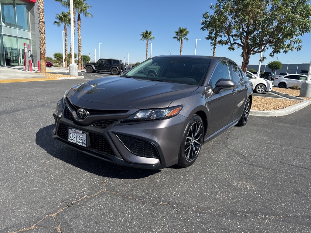 2022 Toyota Camry SE photo 2