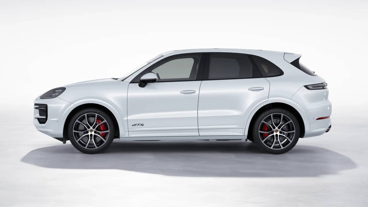 2026 Porsche Cayenne GTS photo 2