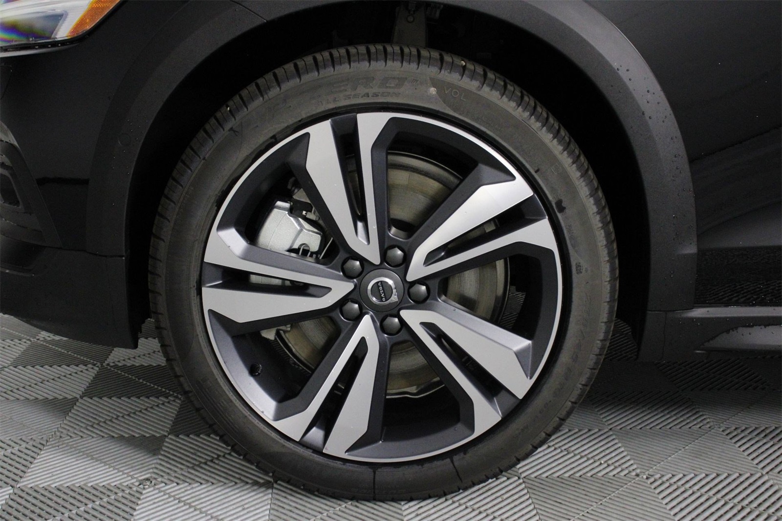 2026 Volvo V60 Cross Country B5 Plus photo 13