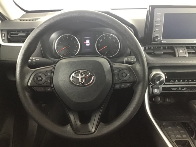 2021 Toyota RAV4 LE photo 10