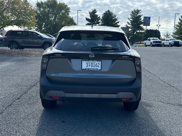 2025 Nissan Kicks S photo 4