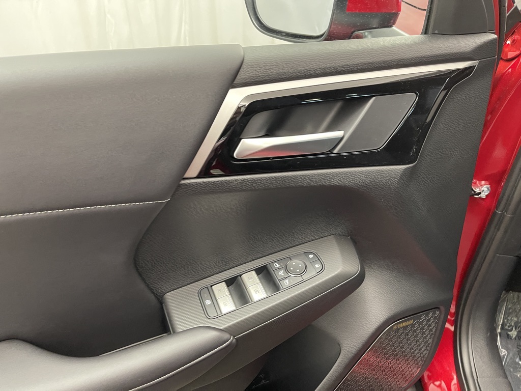 2025 Mitsubishi Outlander SE photo 17