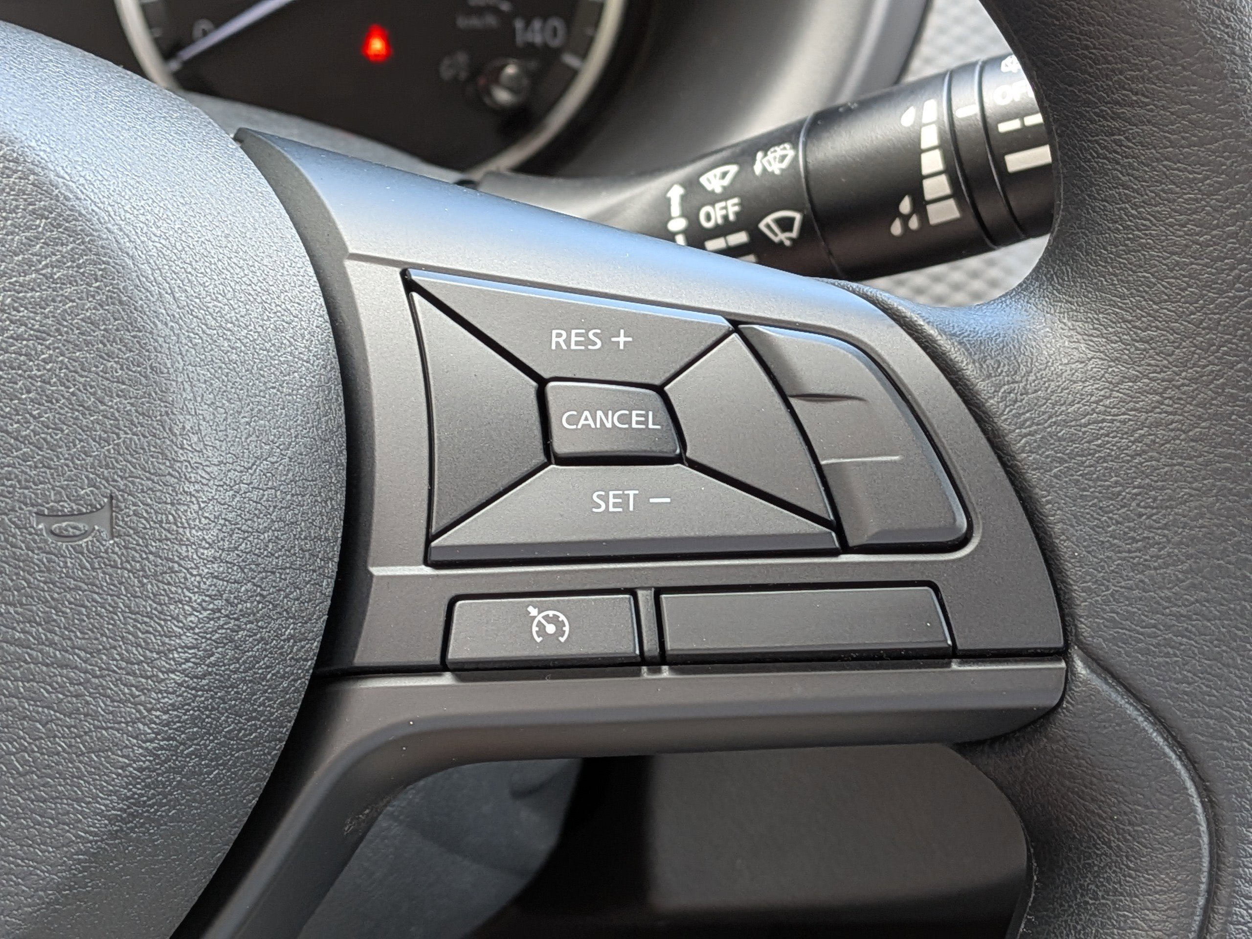 2025 Nissan Kicks Play S photo 16