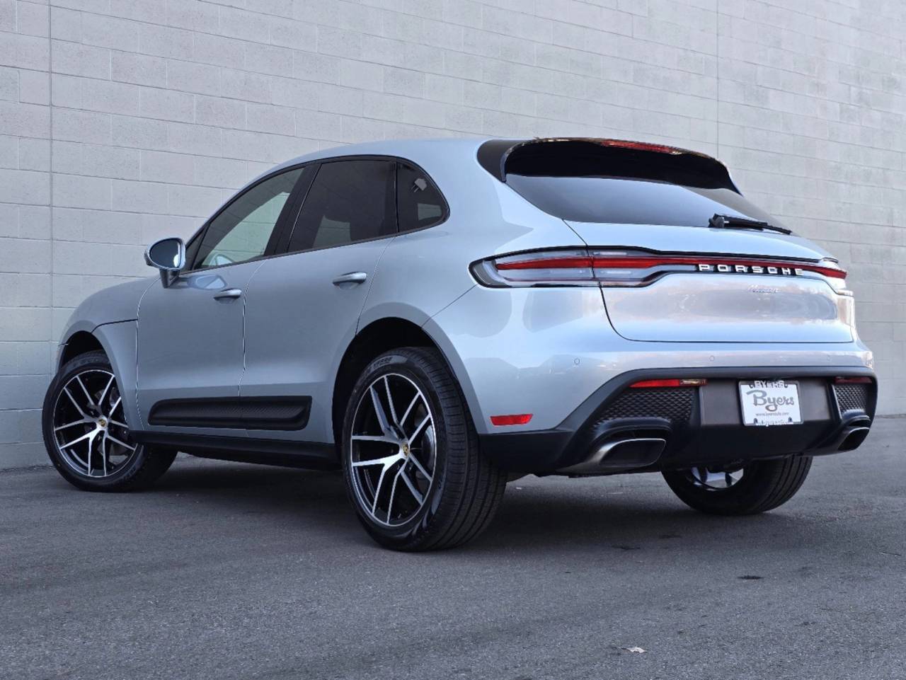 2025 Porsche Macan T photo 4