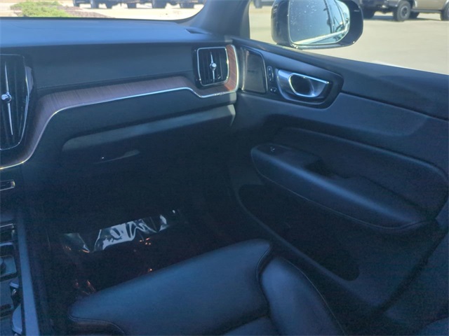 2020 Volvo XC60 T5 Inscription photo 14