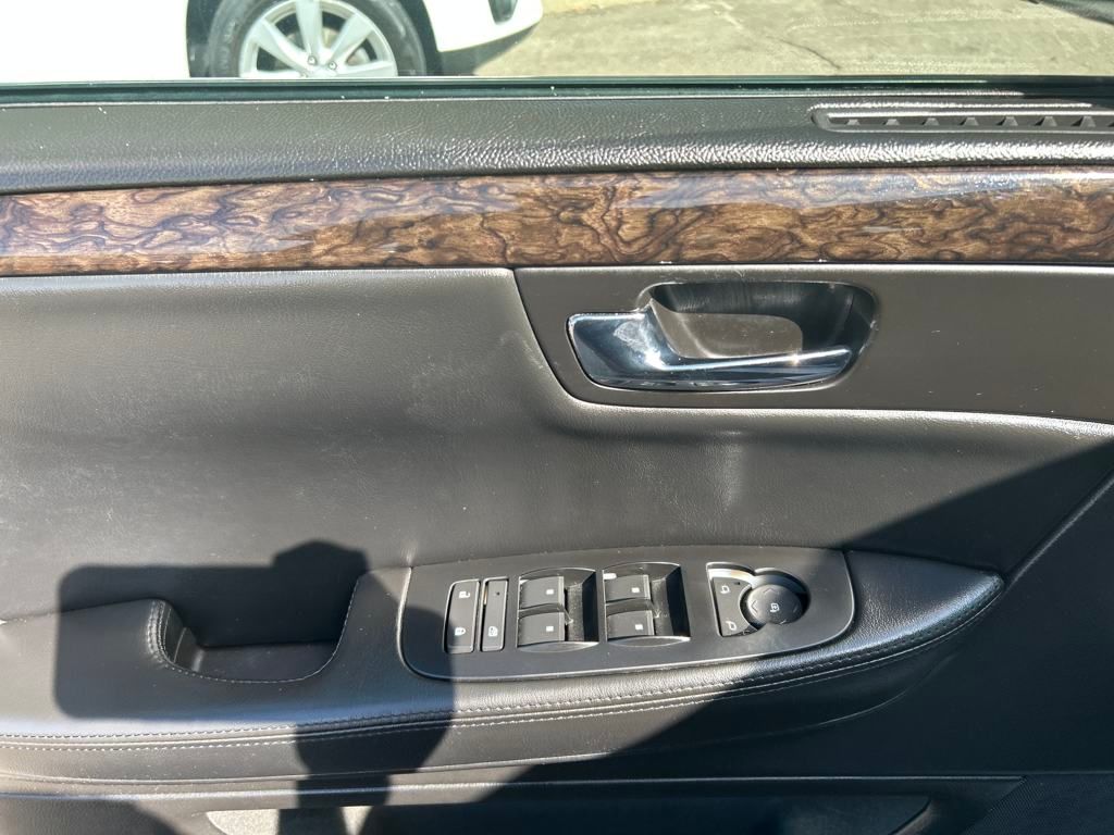 2008 Cadillac DTS Base photo 8