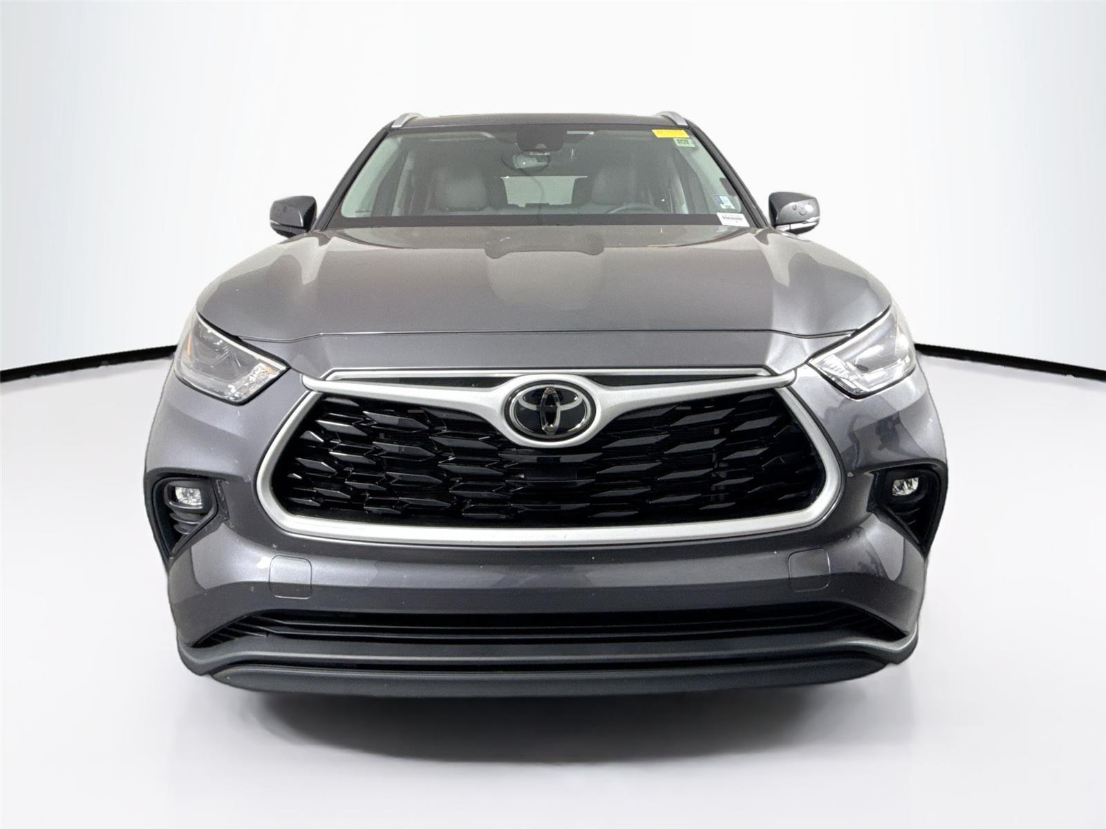 2024 Toyota Highlander XLE photo 3