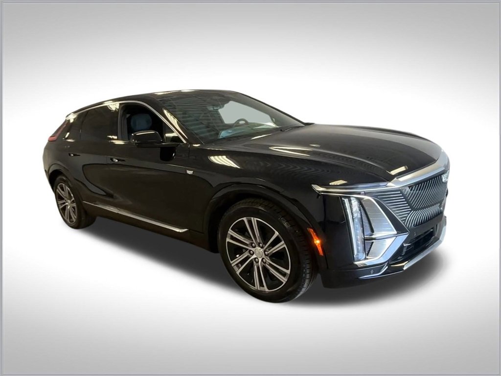 2025 Cadillac Lyriq Luxury photo 2
