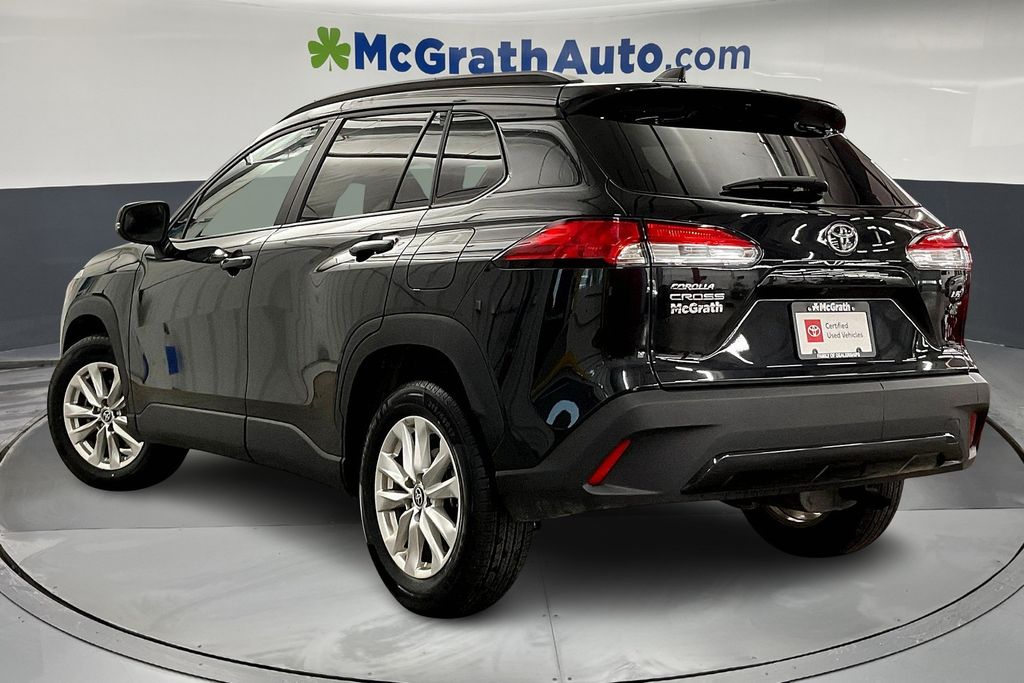 2024 Toyota Corolla Cross LE photo 2