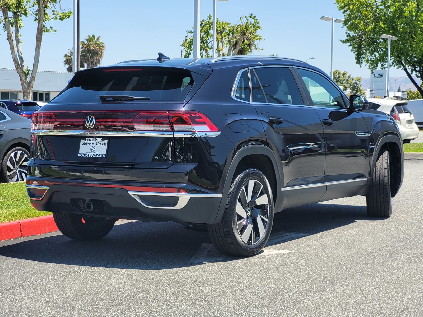 2024 Volkswagen Atlas Cross Sport SEL photo 3