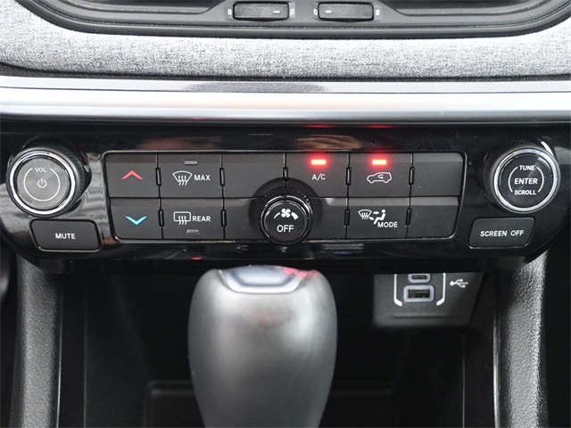 2022 Jeep Compass Latitude Lux photo 6