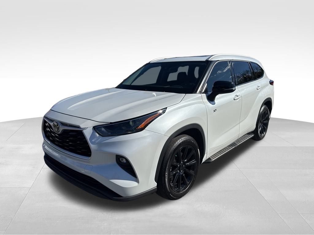 2022 Toyota Highlander XLE photo 3