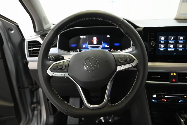 2025 Volkswagen Taos SE photo 3