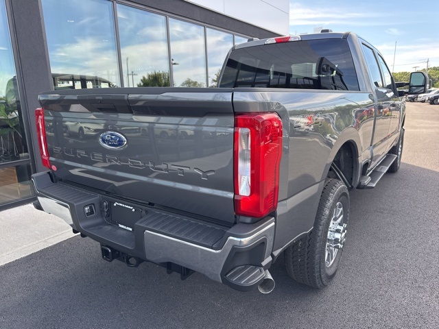 2025 Ford F-350 XLT photo 3