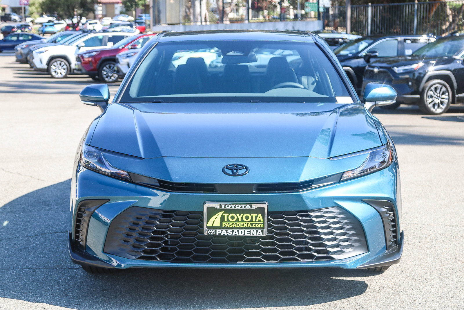 2025 Toyota Camry Hybrid SE photo 2