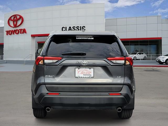 2022 Toyota RAV4 LE photo 3