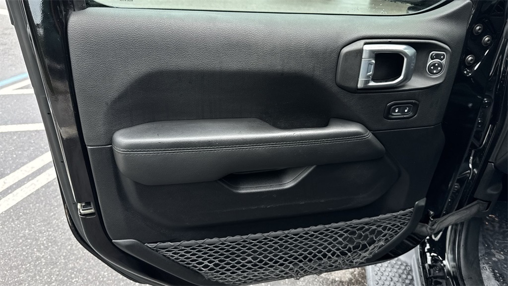 2021 Jeep Wrangler Unlimited Sahara Altitude photo 36