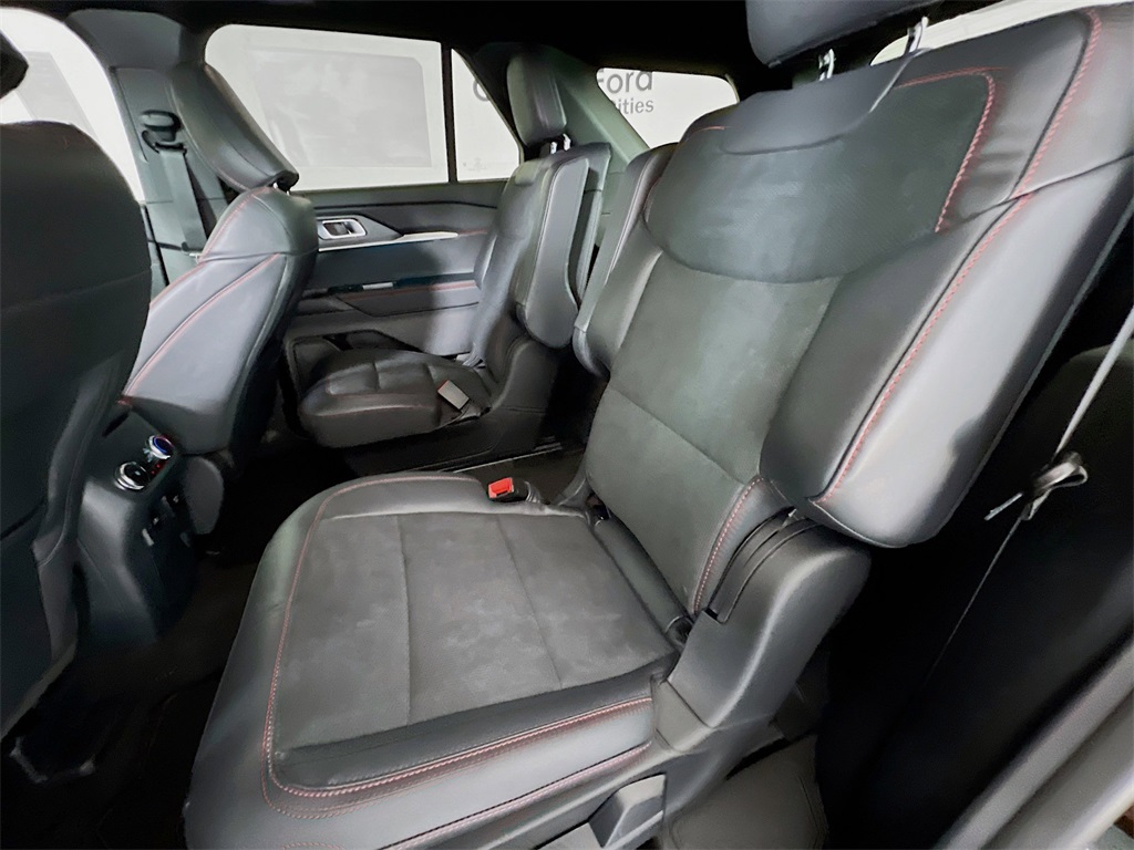 2025 Ford Explorer ST photo 27