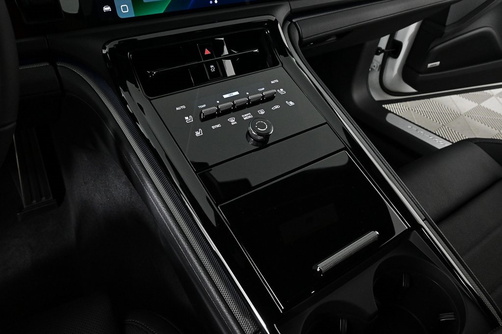 2025 Porsche Panamera 4 photo 17