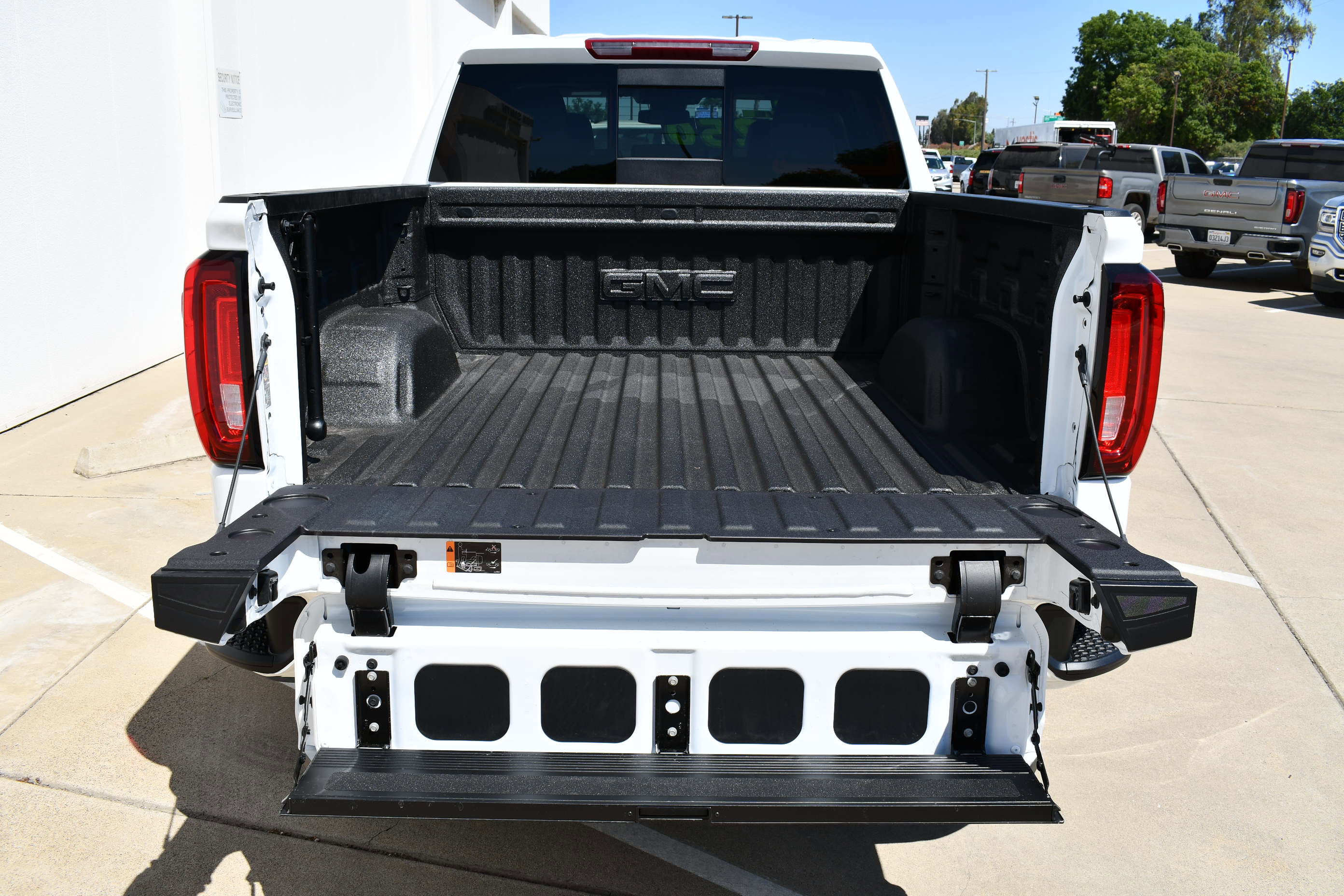 2025 Gmc Sierra 1500 SLT photo 11