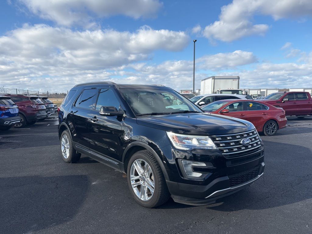 2017 Ford Explorer XLT's photo