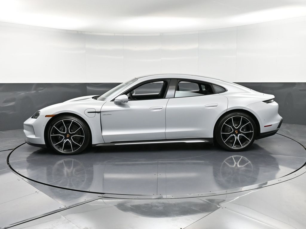 2025 Porsche Taycan photo 2