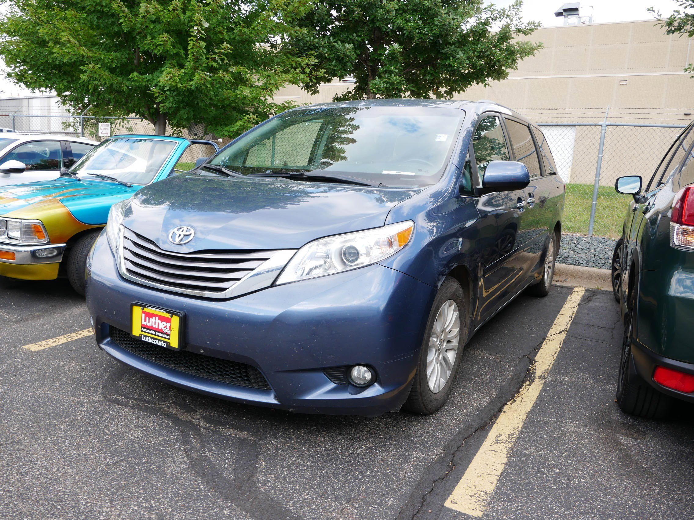 2015 Toyota Sienna XLE photo 2