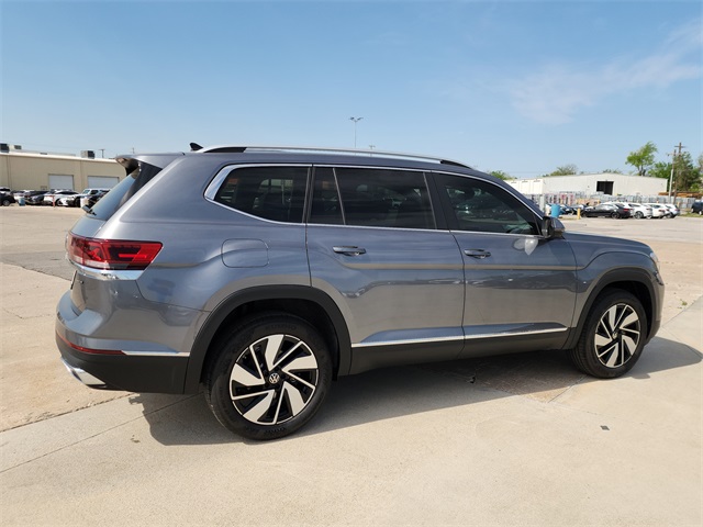 2025 Volkswagen Atlas SEL photo 2