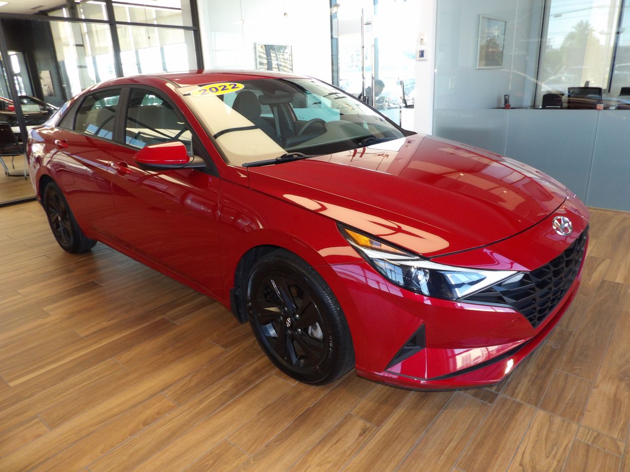 2022 Hyundai Elantra SEL photo 3