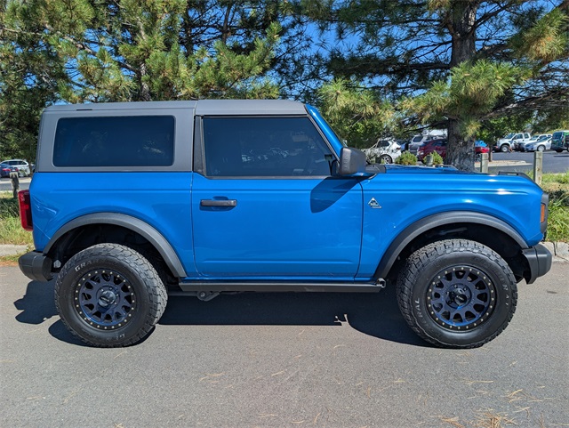 2023 Ford Bronco Black Diamond photo 2