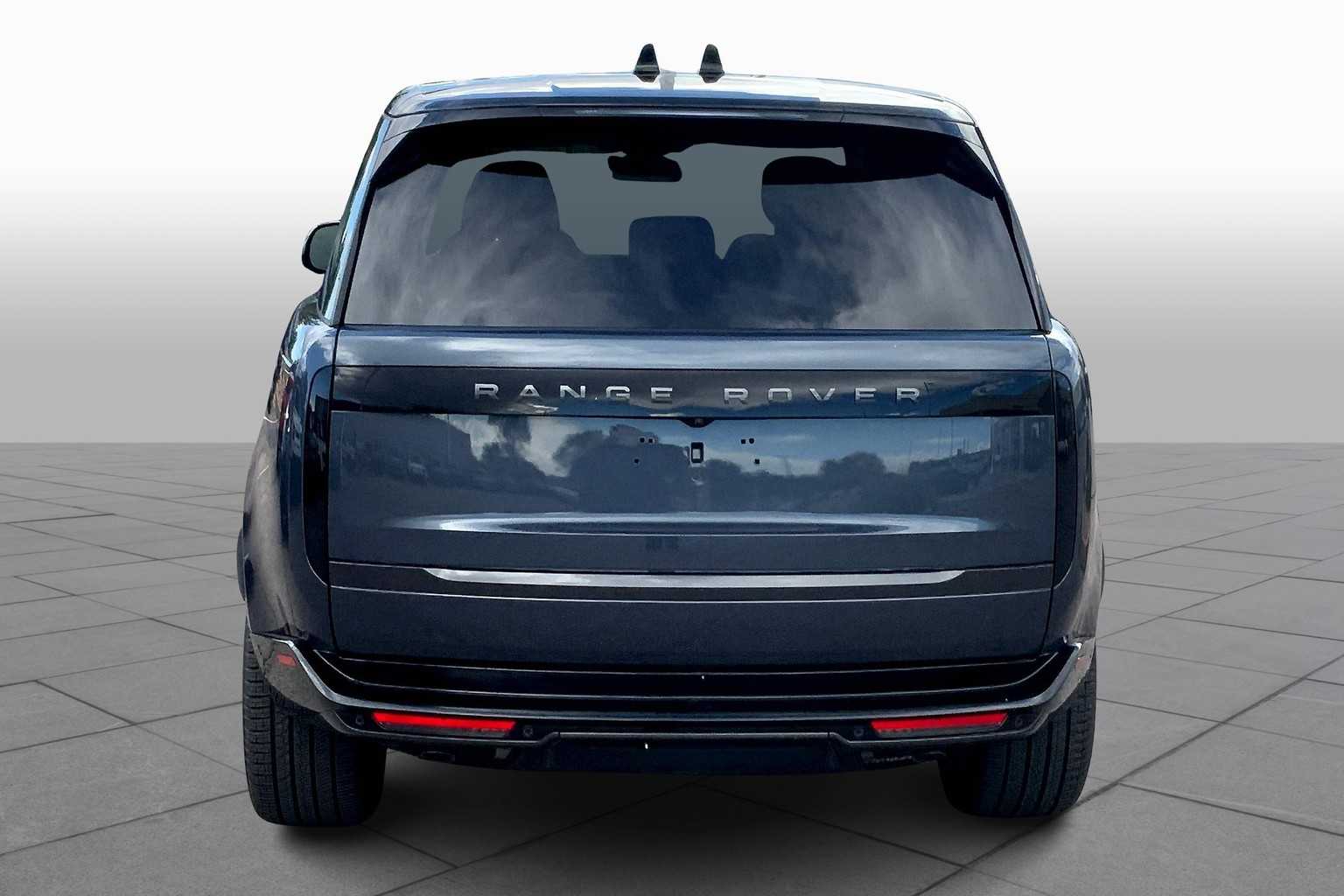 2024 Land Rover Range Rover SE photo 4