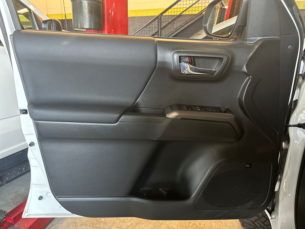2023 Toyota Tacoma TRD Off-Road photo 6