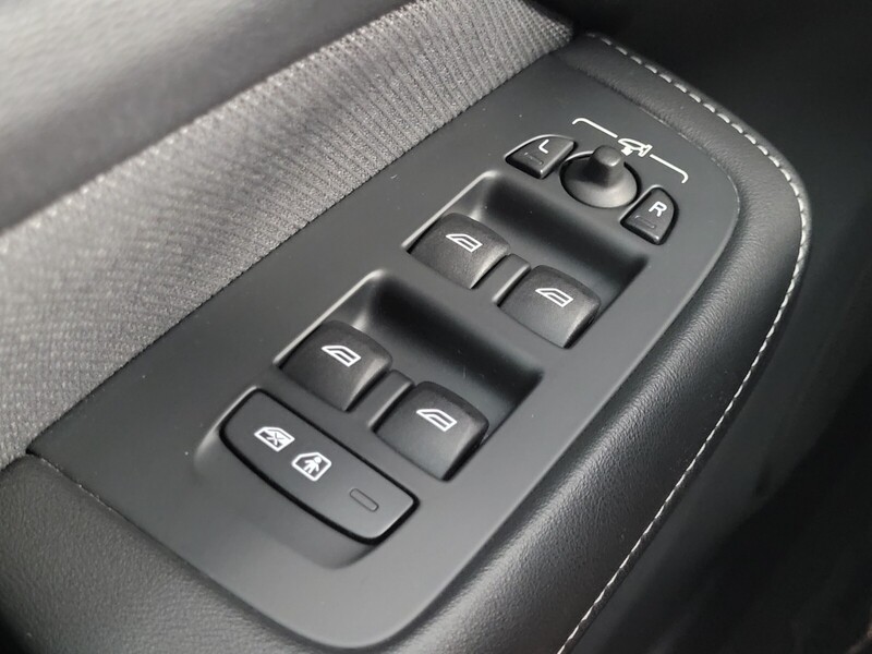 2024 Volvo S60 B5 Plus Black Edition photo 28