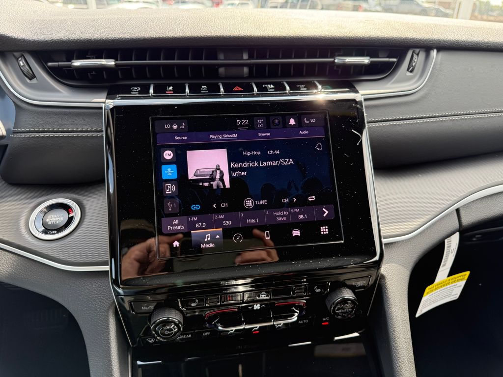 2025 Jeep Grand Cherokee Altitude photo 16