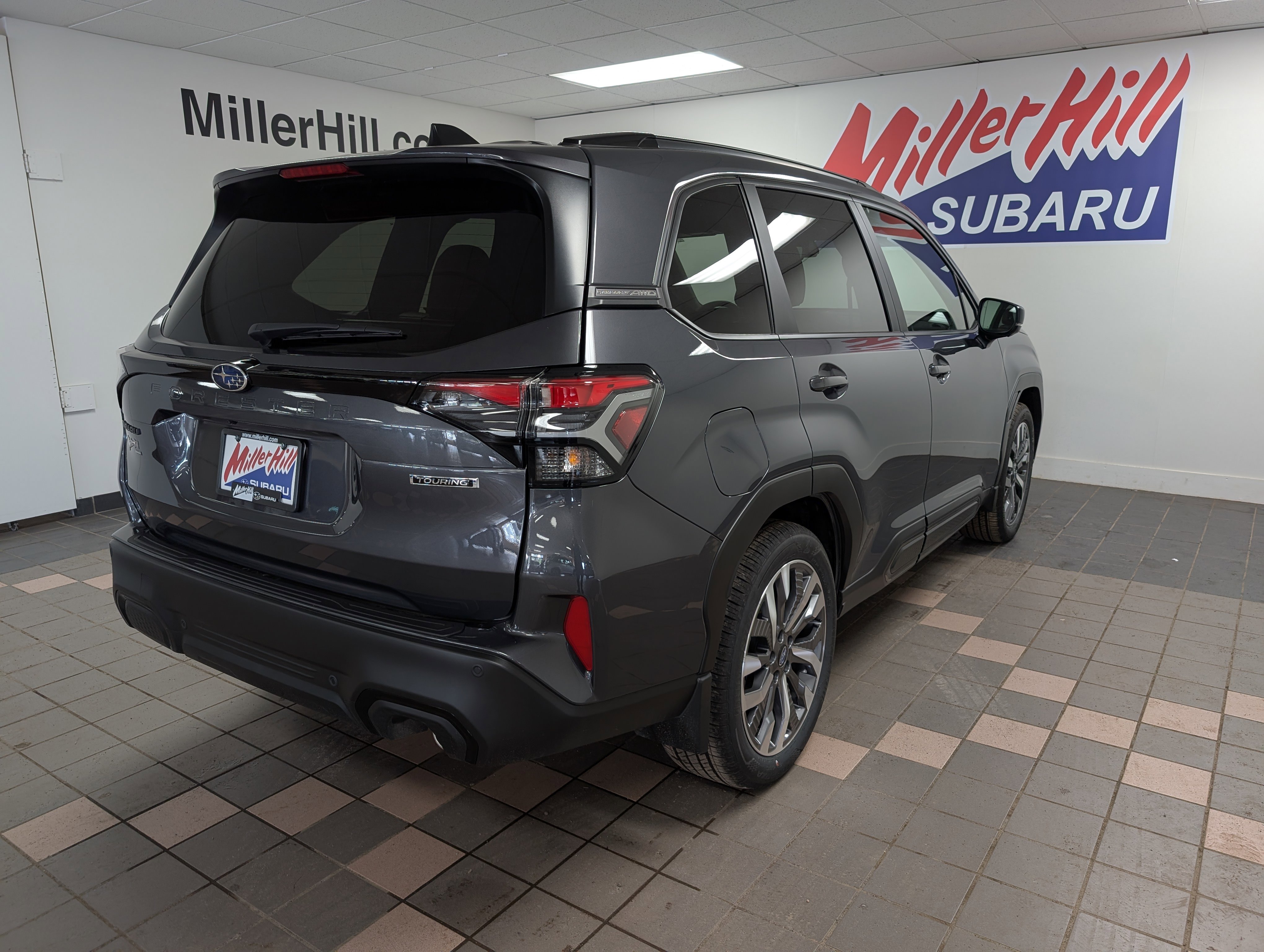 2025 Subaru Forester Touring photo 9