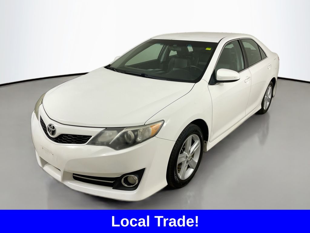 2012 Toyota Camry SE photo 3