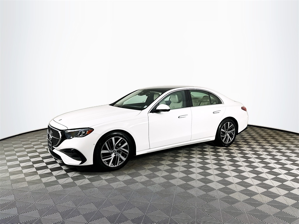 2024 Mercedes Benz E 4MATIC photo 3