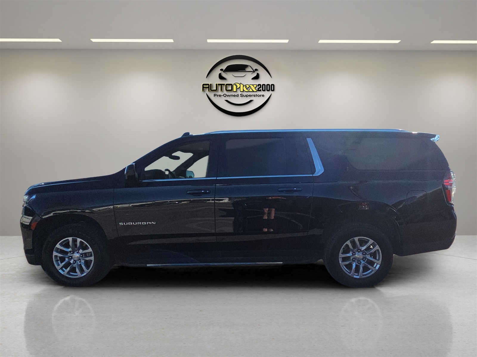 2021 Chevrolet Suburban LS photo 3