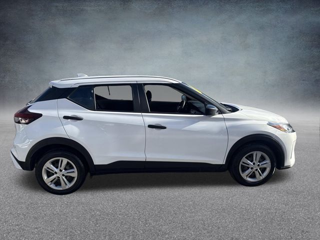 2022 Nissan Kicks S photo 3