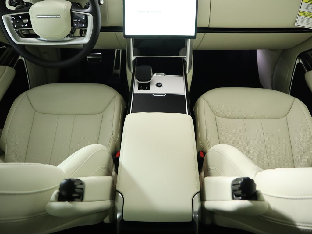 2025 Land Rover Range Rover SE photo 14