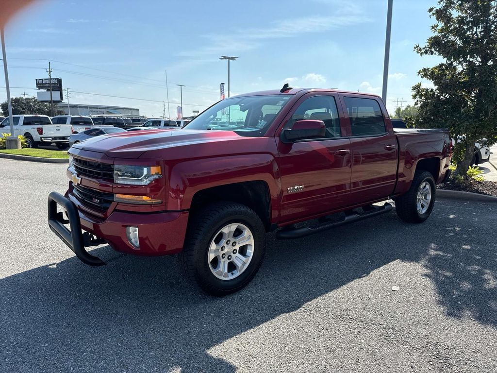 2018 Chevrolet Silverado 1500 LT photo 3