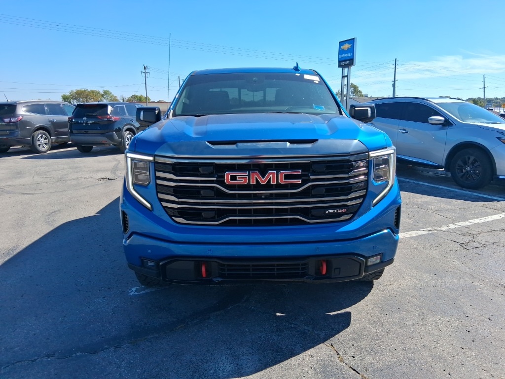 Used 2022 GMC Sierra 1500 AT4 with VIN 1GTUUEET3NZ568705 for sale in Kansas City