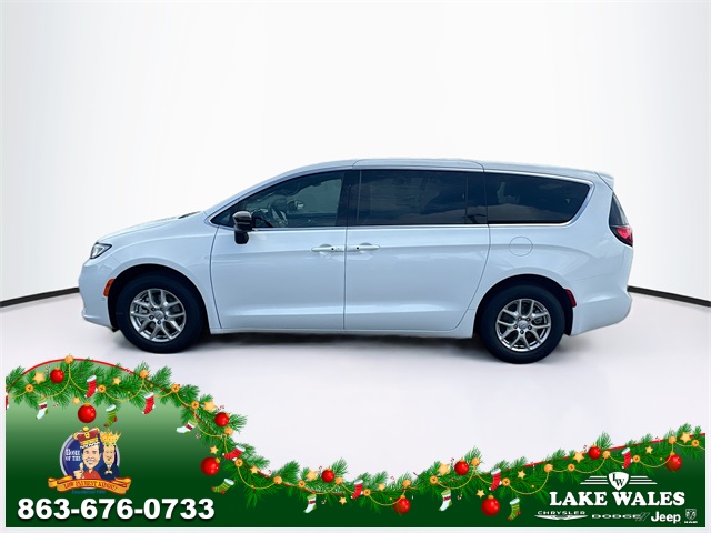 2026 Chrysler Pacifica photo 3