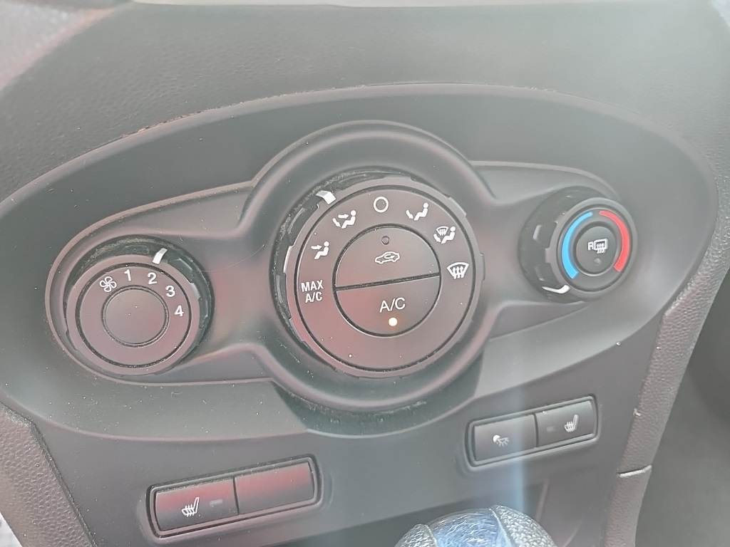 2011 Ford Fiesta SES photo 45