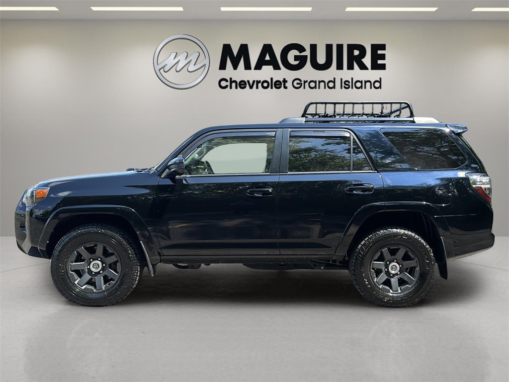 2022 Toyota 4Runner SR5 Trail photo 3