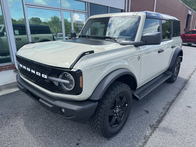 2025 Ford Bronco Outer Banks photo 4