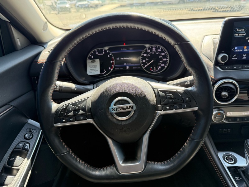 2022 Nissan Sentra SR photo 9