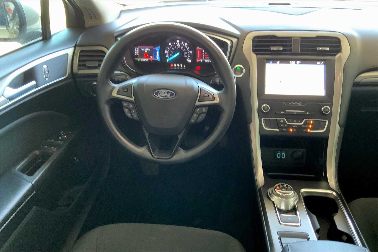 2019 Ford Fusion Hybrid SE photo 4