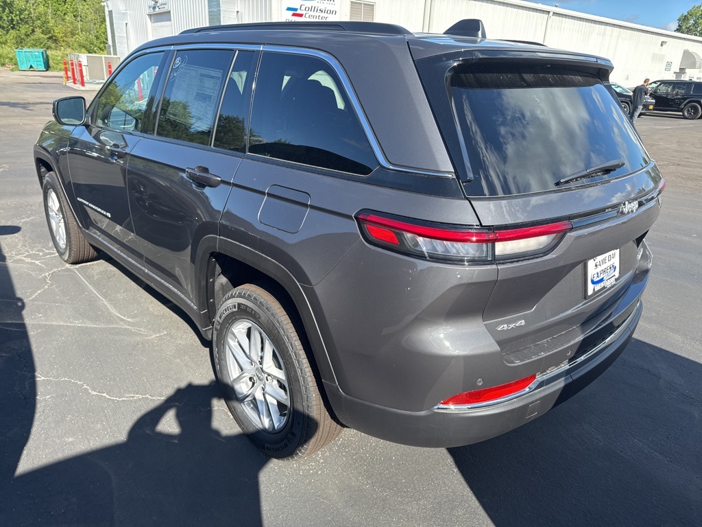 2025 Jeep Grand Cherokee Laredo X photo 4