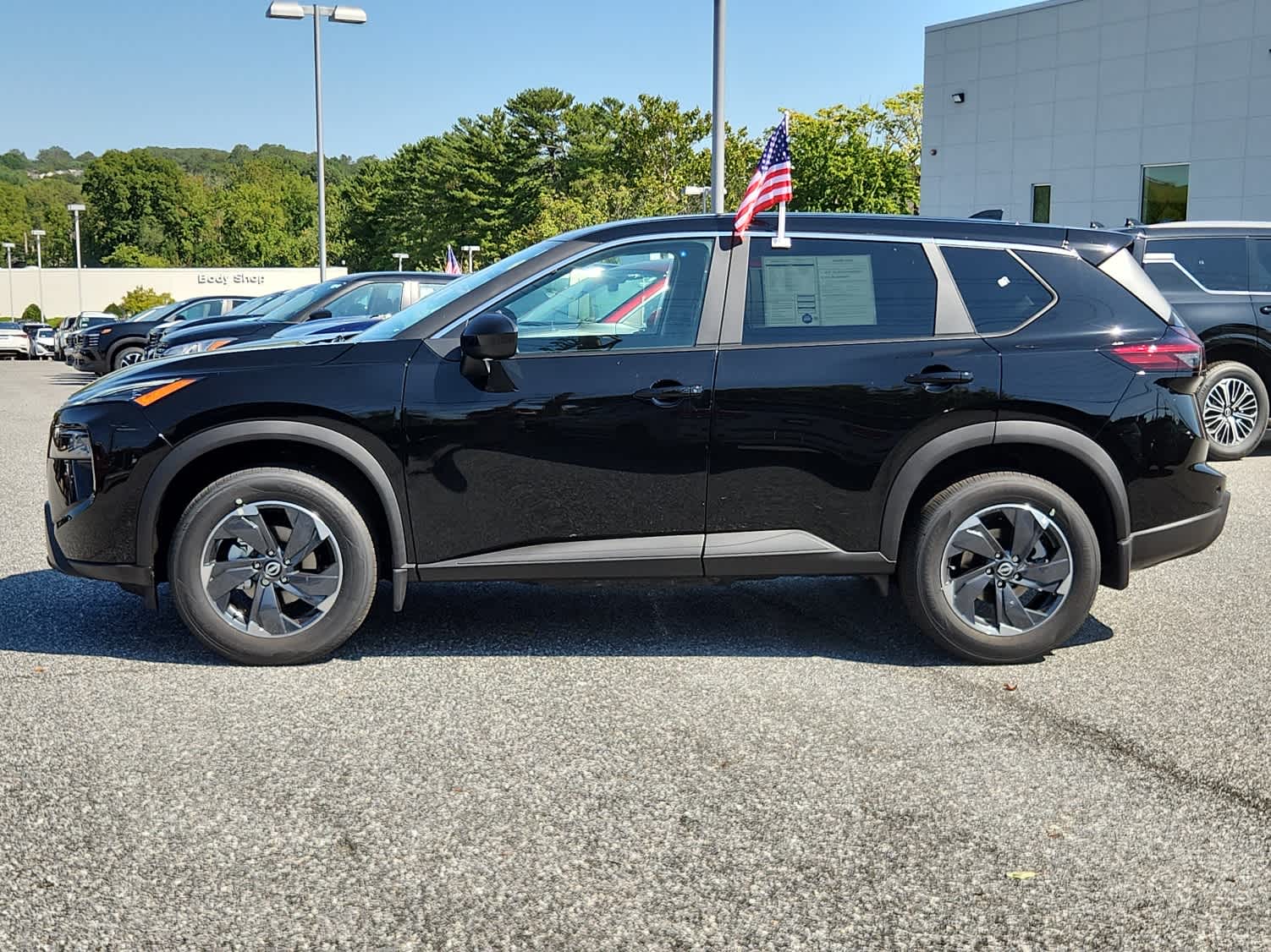 2026 Nissan Rogue SV AWD photo 4